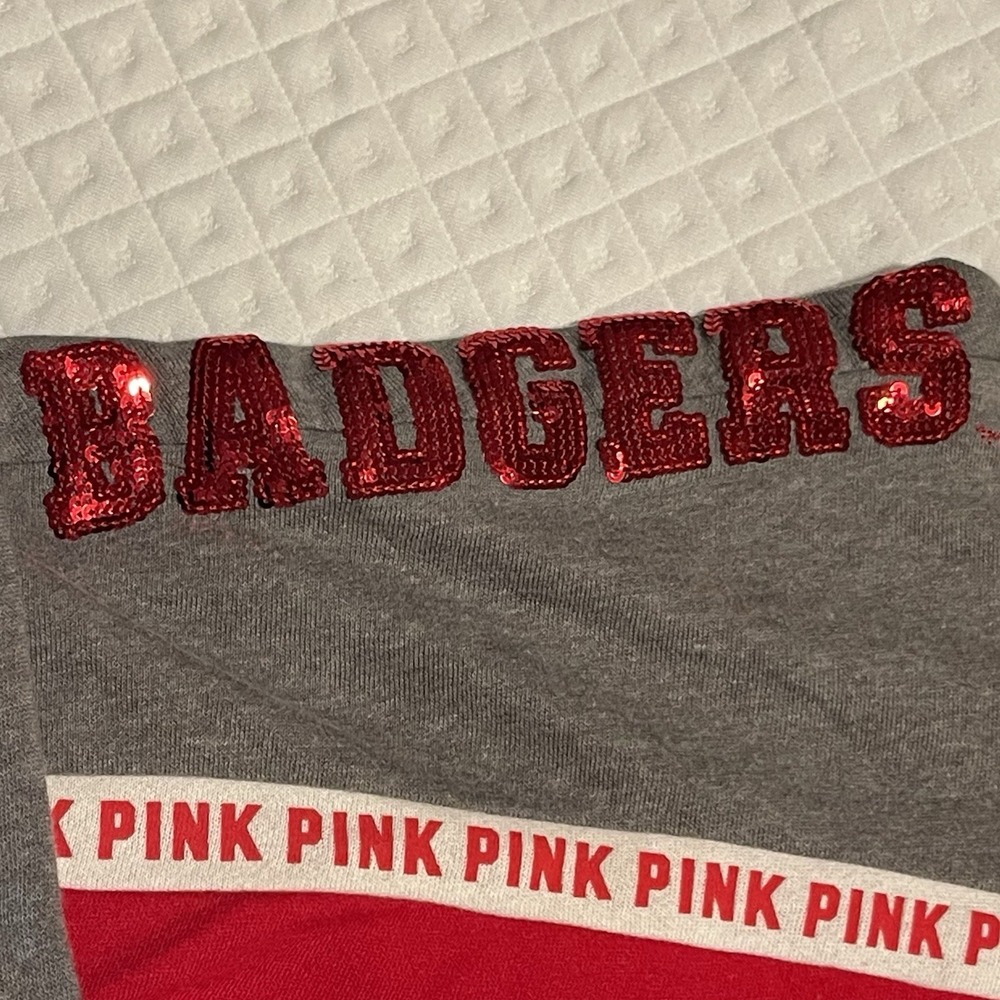 Victoria's Secret Pink L Wisconsin Badgers Sequin Sleeve‎ Shirt Top Sweatshirt